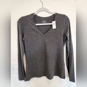 NWT Banana Republic Dark Charcoal Grey Long Sleeve V-Neck Timeless Tee XS